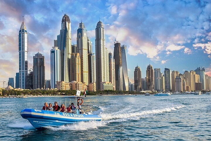 High-Speed Luxury Explore Dubai's Top Speed Boat Tours for 2024